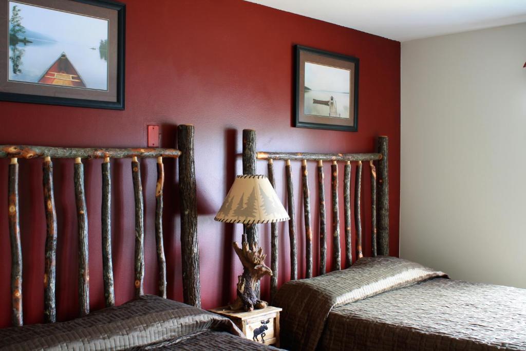 The Big Moose Inn Room photo